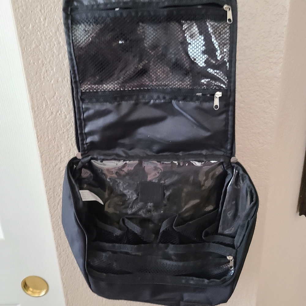 Hanging Toiletries Bag - Picture 3 of 4